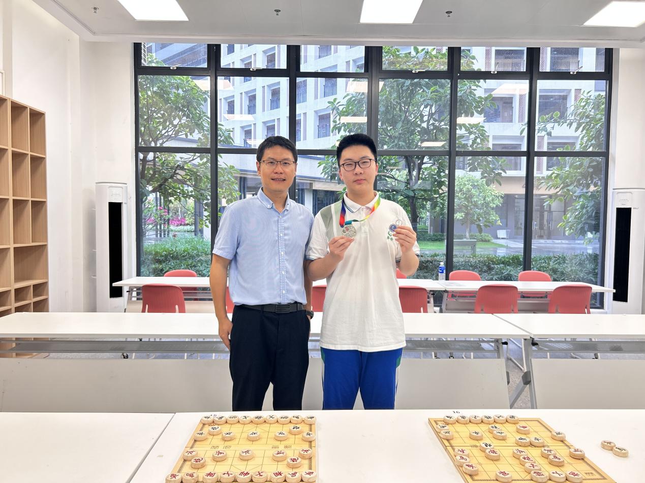 初中组第二名颁奖