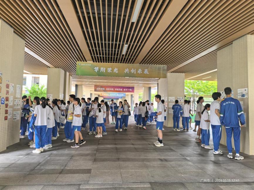 投票现场 (29)