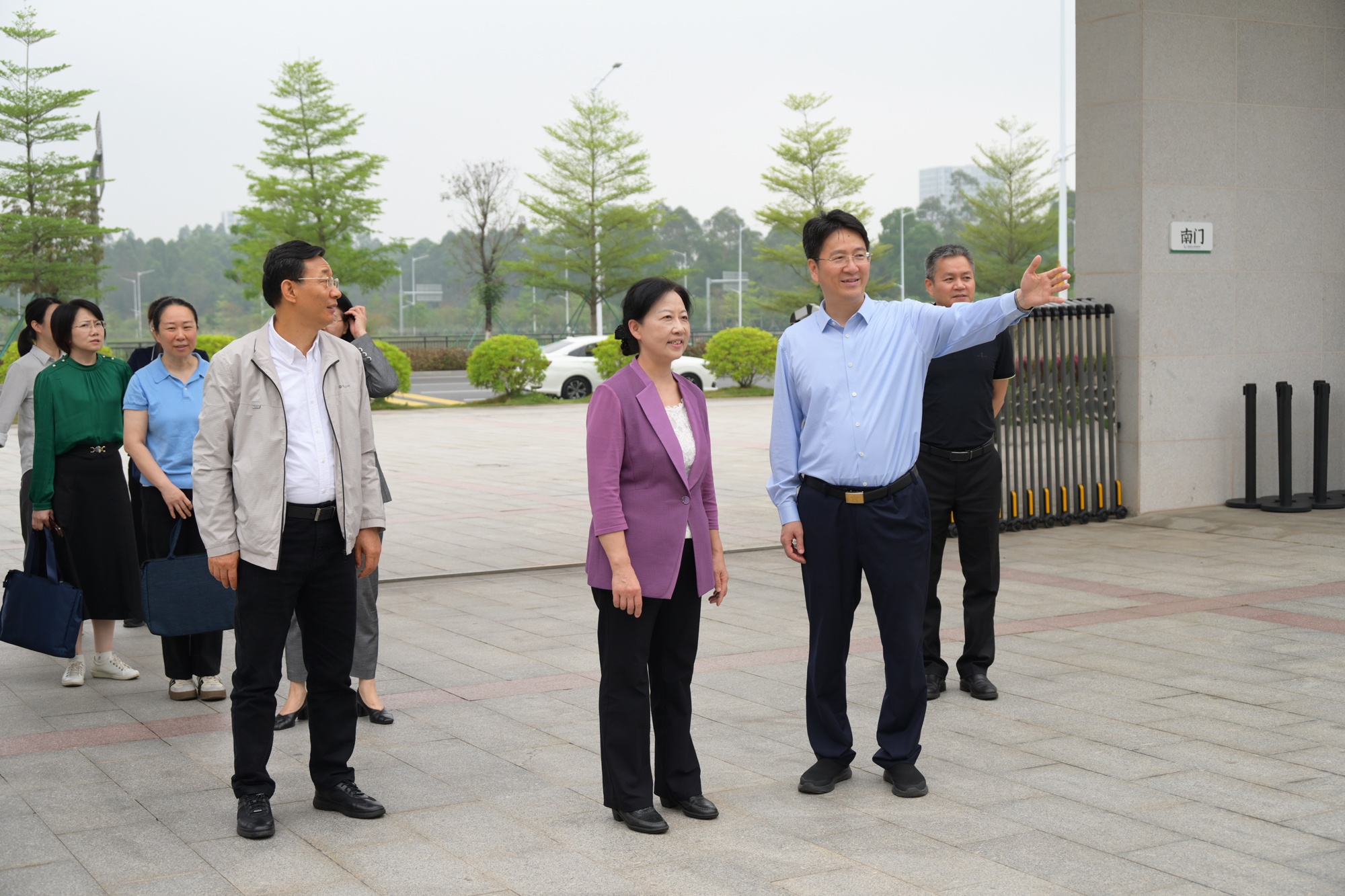 省人大常委会副主任谭玲率队到我校考察调研