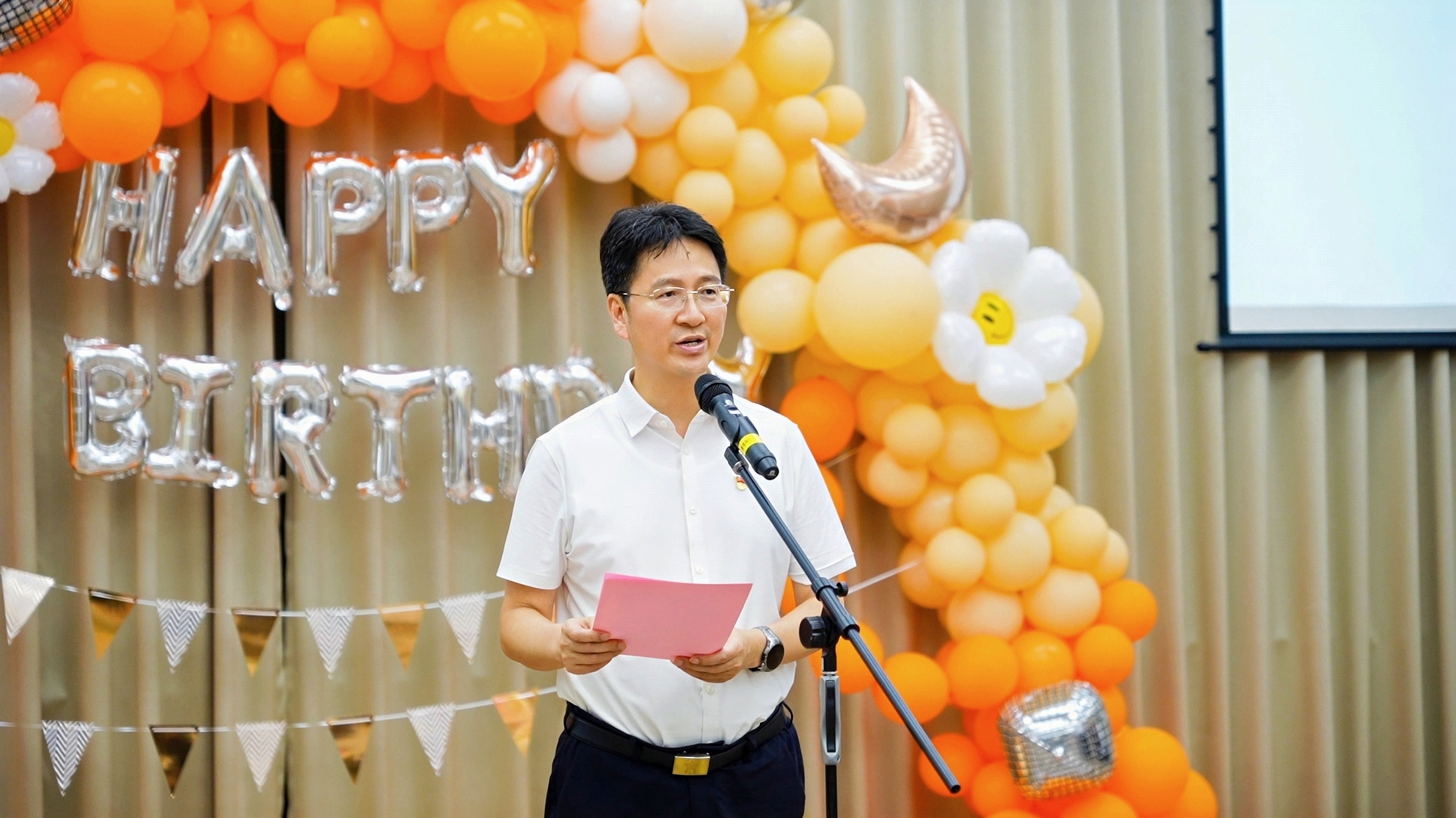 华附举办2026上半年教职工集体生日会暨育人分享活动