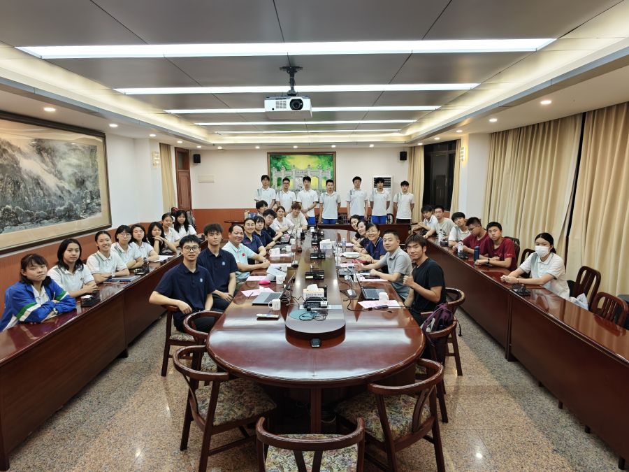 数据画像，精准补短 ——华附游泳队与华南师范大学游泳速度实验室共探科技助训新路径